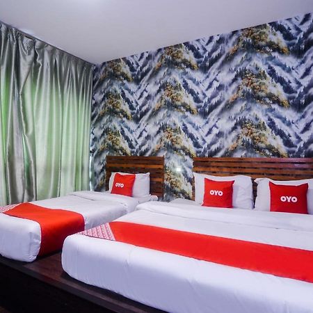 Oyo 1119 Memoire Express Hotel กูชิง ภายนอก รูปภาพ