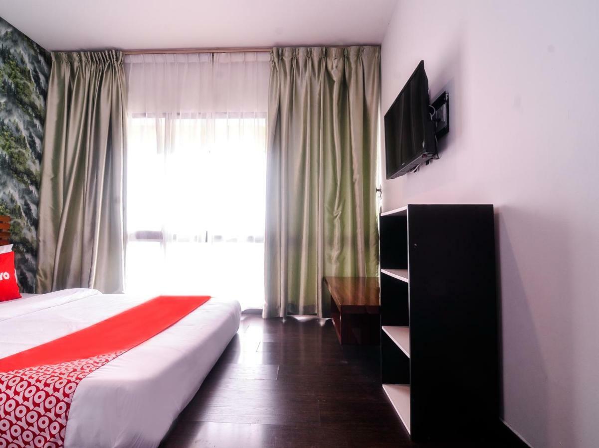 Oyo 1119 Memoire Express Hotel กูชิง ภายนอก รูปภาพ