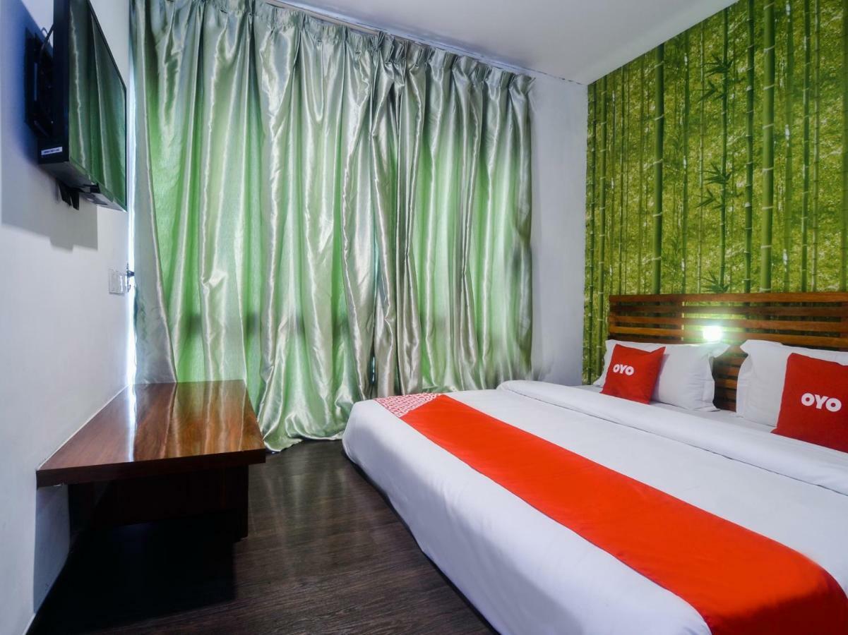 Oyo 1119 Memoire Express Hotel กูชิง ภายนอก รูปภาพ
