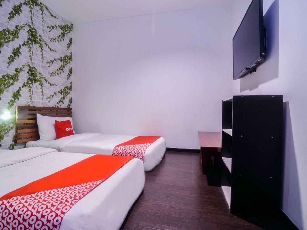 Oyo 1119 Memoire Express Hotel กูชิง ภายนอก รูปภาพ
