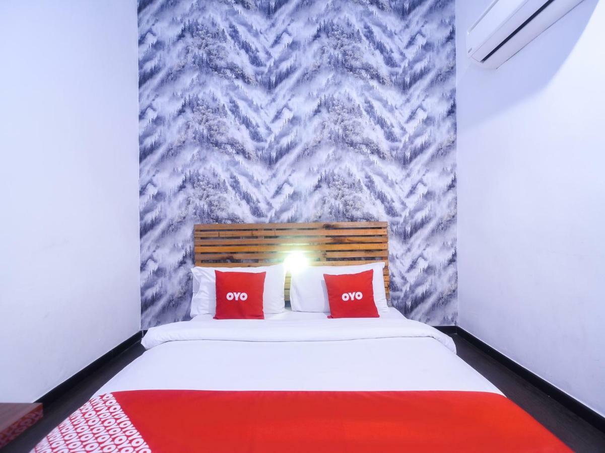Oyo 1119 Memoire Express Hotel กูชิง ภายนอก รูปภาพ