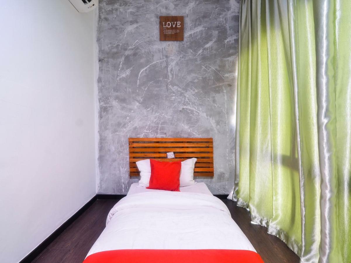 Oyo 1119 Memoire Express Hotel กูชิง ภายนอก รูปภาพ