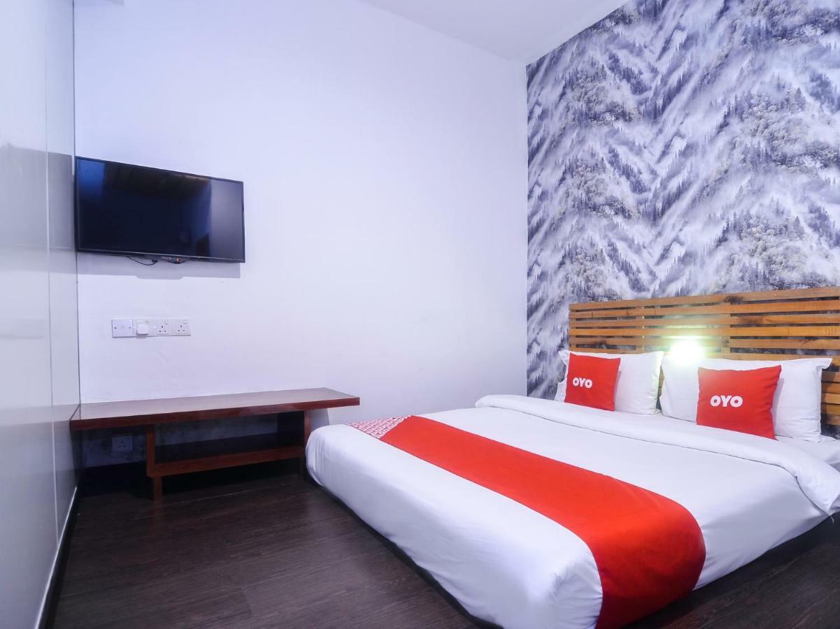 Oyo 1119 Memoire Express Hotel กูชิง ภายนอก รูปภาพ
