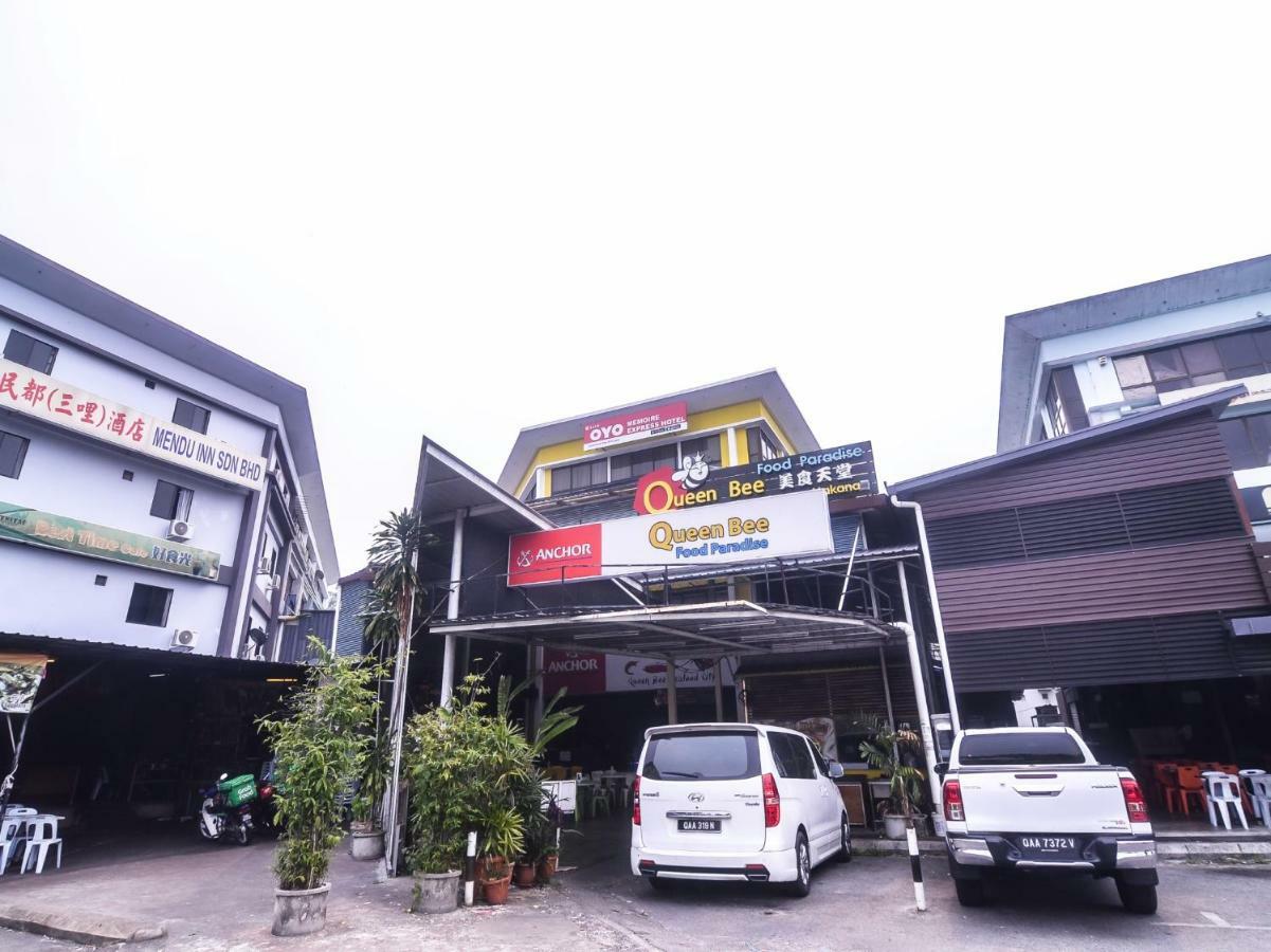 Oyo 1119 Memoire Express Hotel กูชิง ภายนอก รูปภาพ